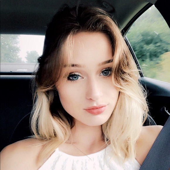 Meet your Posher, Hailey - Picture 1 of 1